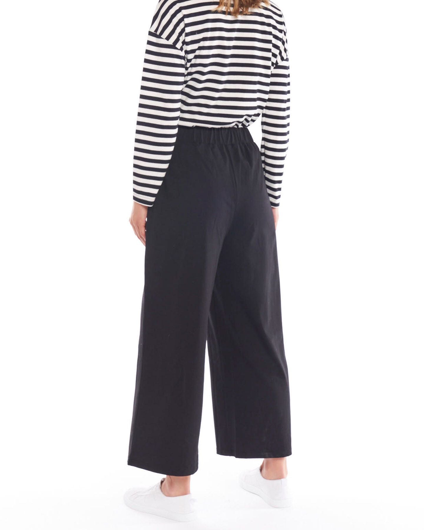 Dasha pant, sass clothing, betty basics, winter 2022, autumn 2022, black pants, elasticated waistband, fabric belt, belt loops, functional pockets, wide leg, 7/8 length, transeasonal, smart casual, work pants, classic cut, everyday pants, fancy pants, small business, online, size inclusive