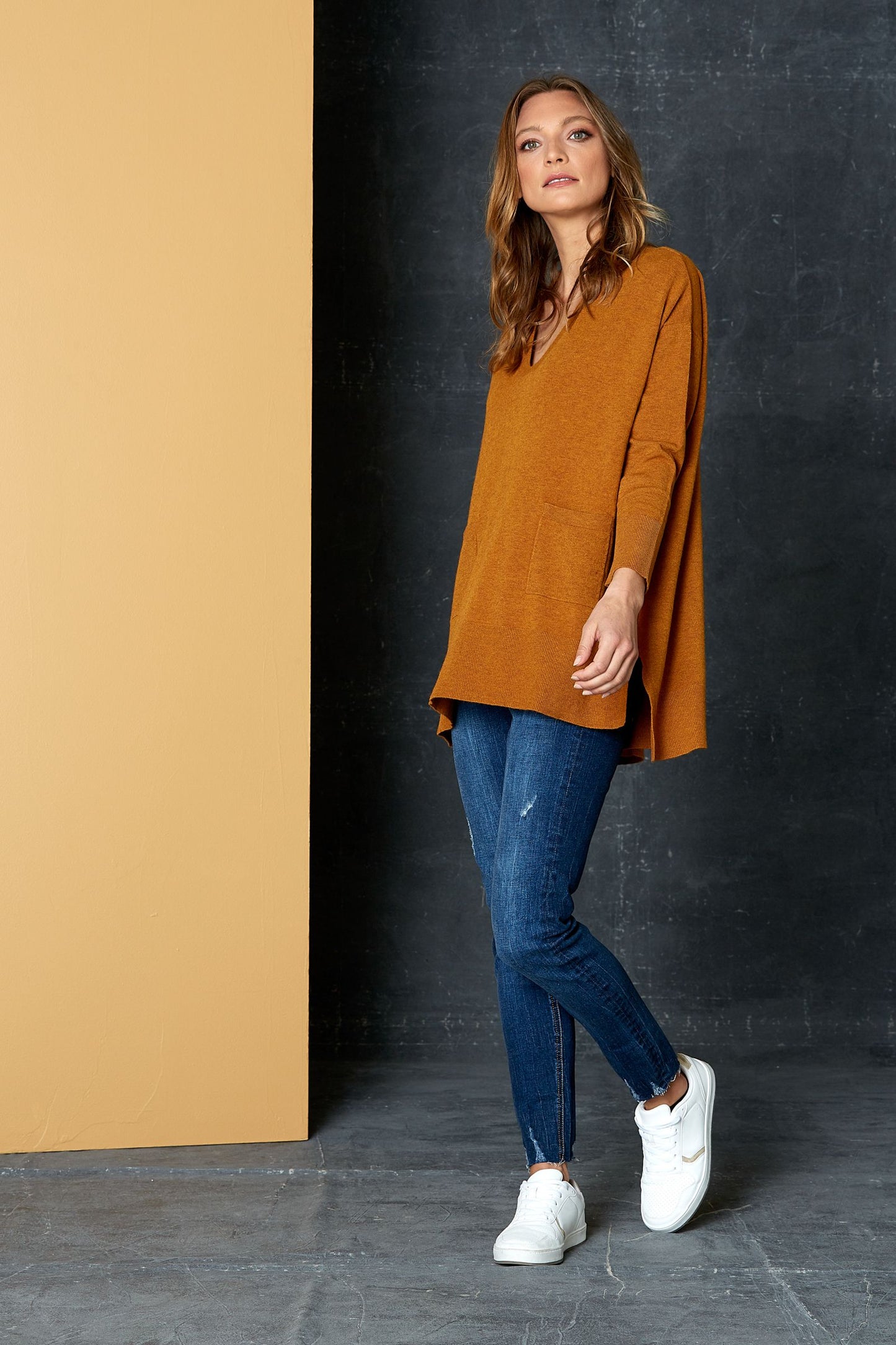 The Mellow Knit in Amber, by eb&ive, is the perfect piece for dressing up or down. This gorgeous block knit comes in several colours & sizes. It has a v-neckline, front pockets, drop shoulders, side vents and is slightly longer at the back. Whether you are partnering it with joggers, leggings or your favourite jeans, you can't go wrong with this versatile piece. Made from 50% viscose, 29% elastane, 21% polyamide.