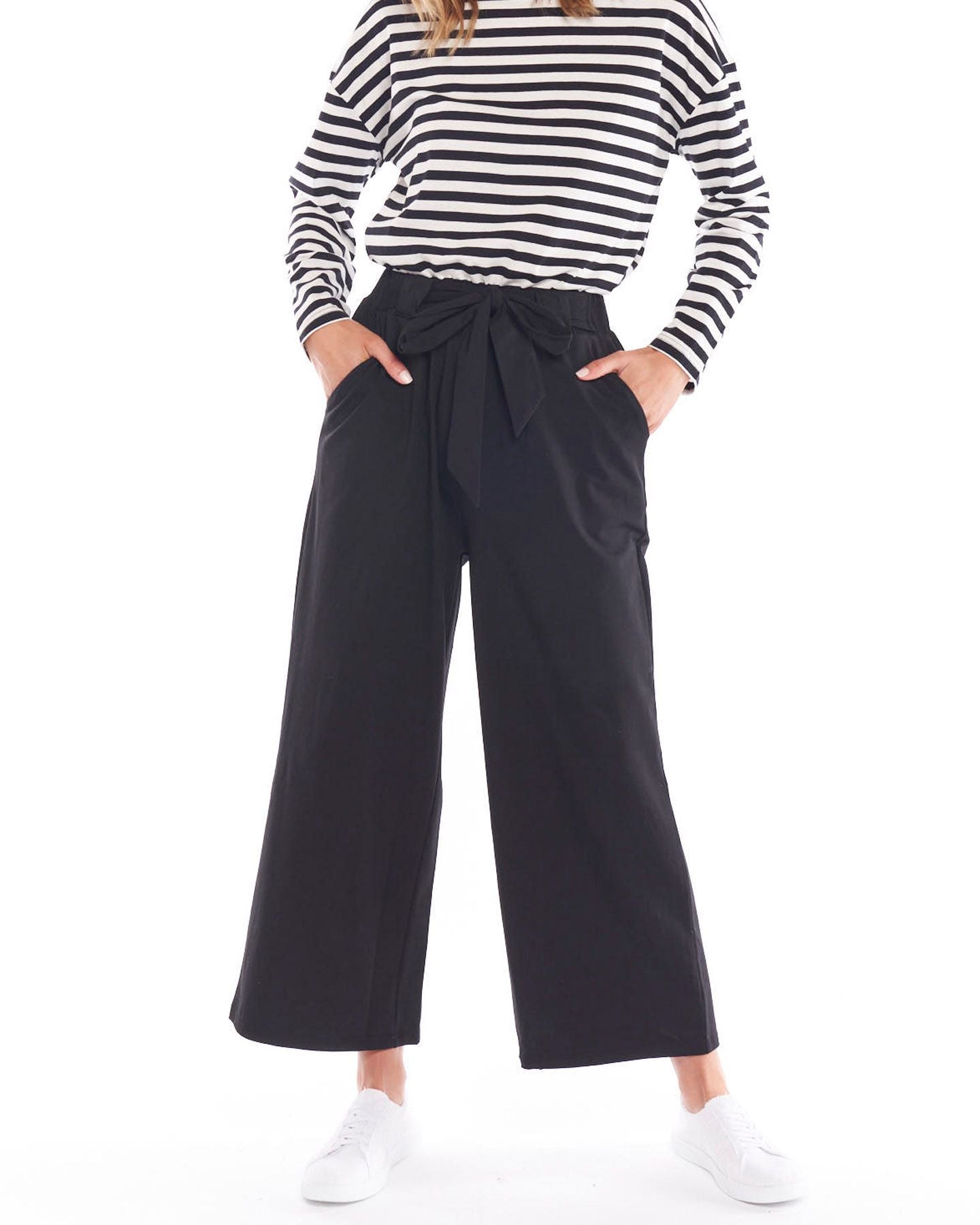 Dasha pant, sass clothing, betty basics, winter 2022, autumn 2022, black pants, elasticated waistband, fabric belt, belt loops, functional pockets, wide leg, 7/8 length, transeasonal, smart casual, work pants, classic cut, everyday pants, fancy pants, small business, online, size inclusive