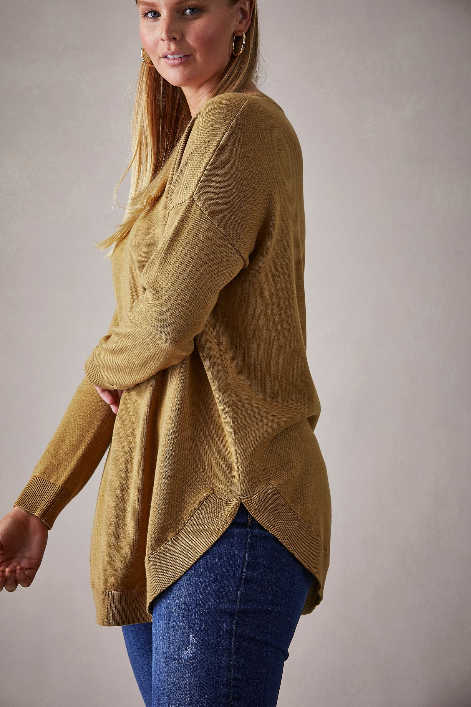 Acrylic cotton blend, round neck, drop shoulder, scoop front and back, side split, eb&ive, winter 2022, autumn, winter, warm, knits, dijon