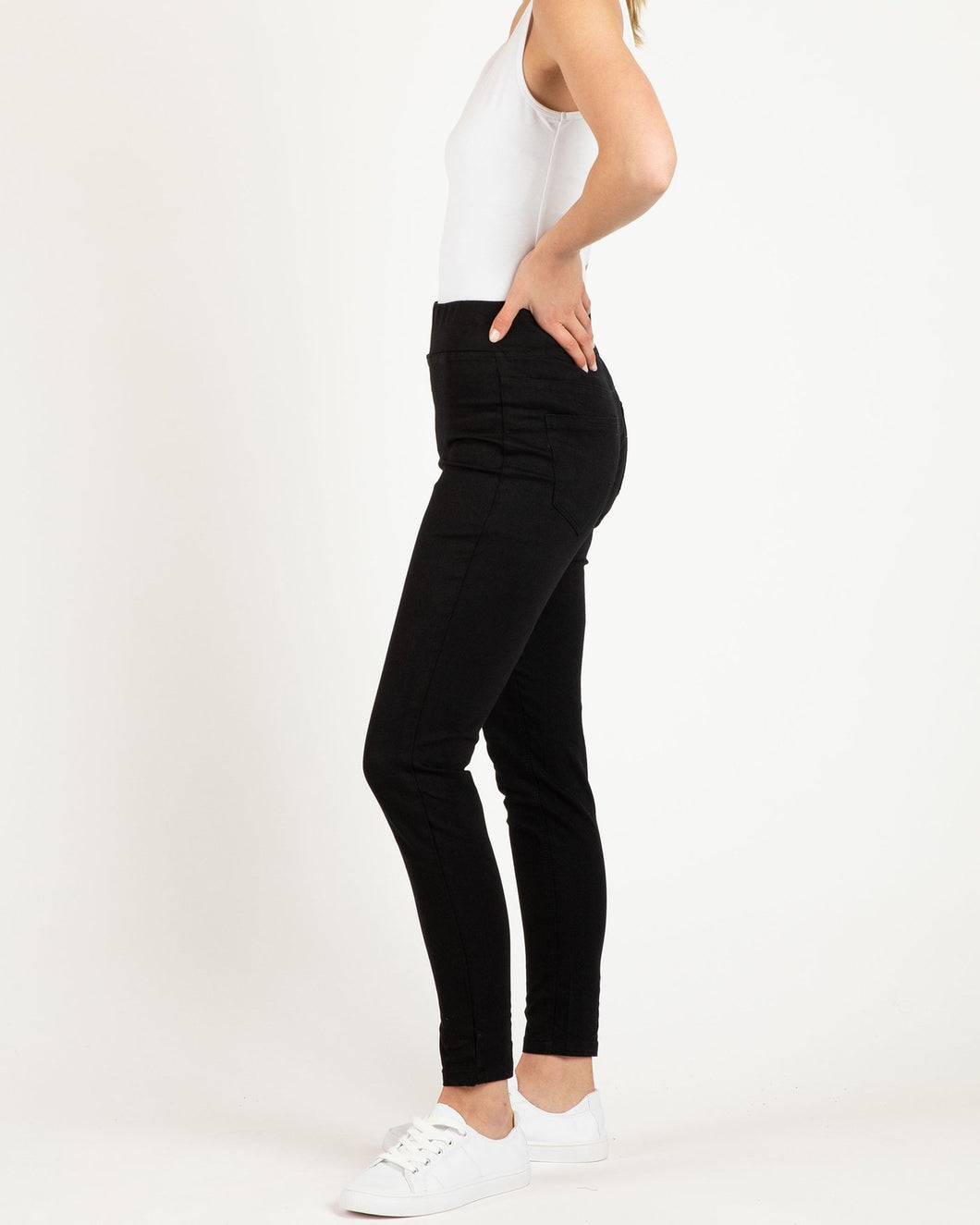 The Miller Stretch Jean goes with absolutely everything and is a wardrobe must have.  The thick elastic waistband makes these the comfiest jean ever whilst featuring a flattering mid rise fit.