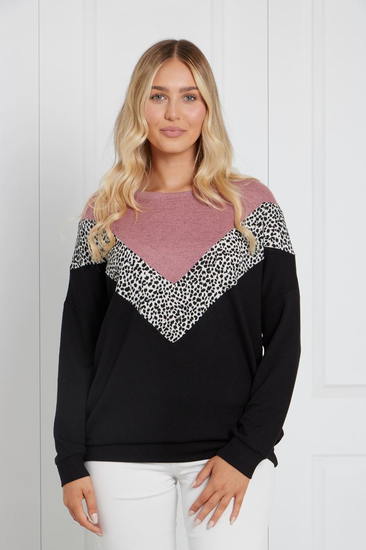 Caroline Morgan, light weight knit, Autumn 2022, Winter 2022, knits, leopard print, pink, leopard, black splice, wardrobe staple, top pick, smart casual, versatile, Vee Knit, support small business, online, must have piece, pink knit