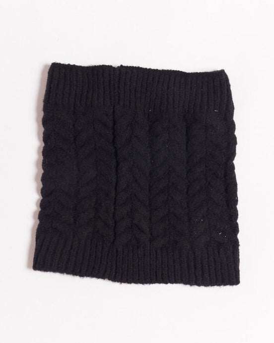 black snood, white snood, sass clothing, winter 2022, autumn 2022, keep warm this winter, winter warmth, wardrobe staple, must have, top pick, pop it in your handbag, support small business, online 